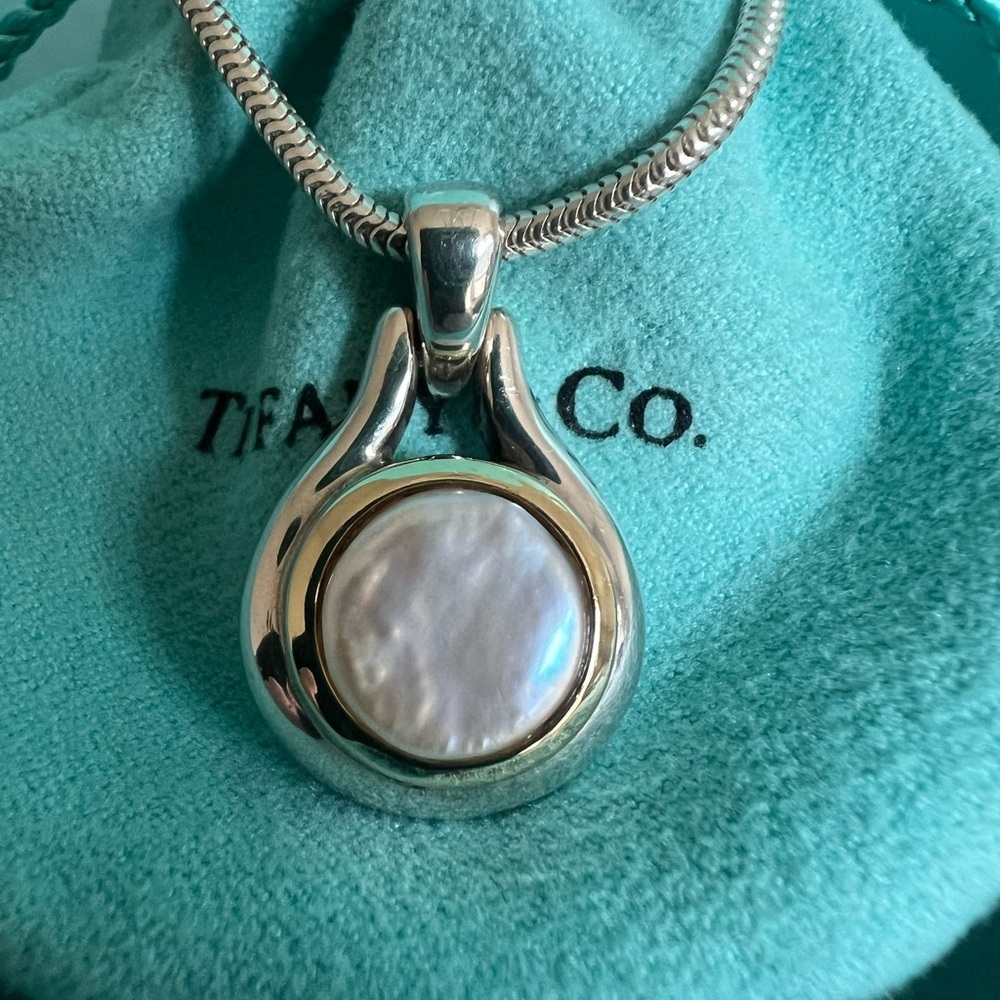 🌸🌸 Authentic Tiffany & Co. RARE Mother of Pearl Round Necklace - Picture 7 of 14